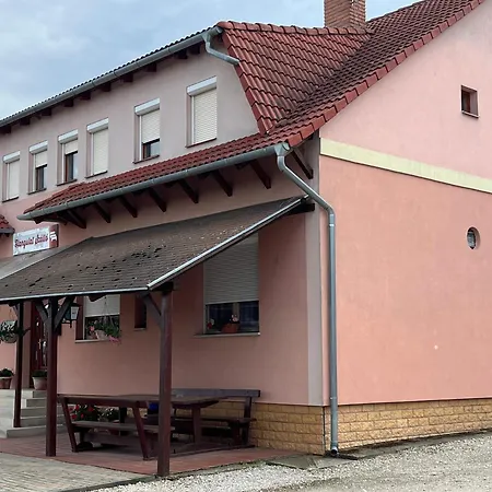 Bed & Breakfast Hangulat Szallo